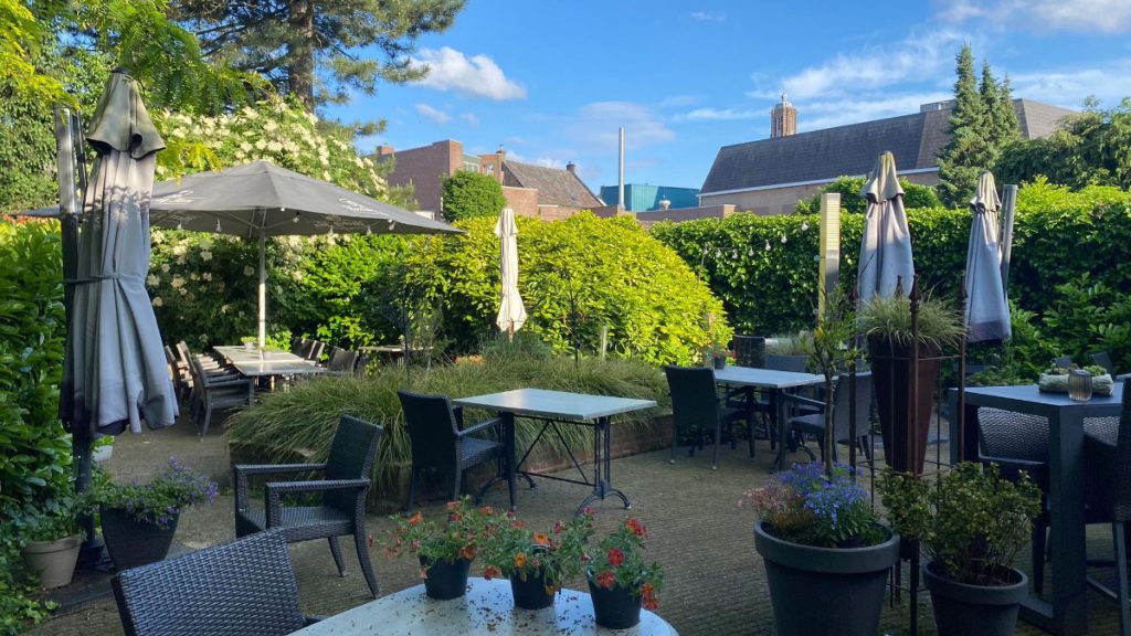 hostellerie munten buiten tuin