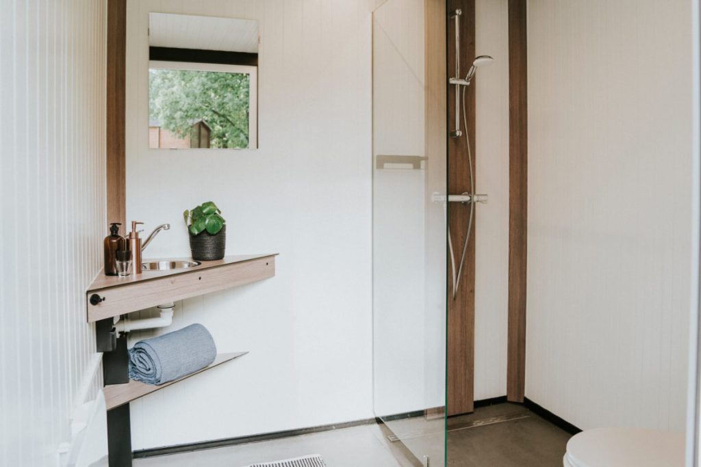 badkamer in vakantiepark Dierenbos