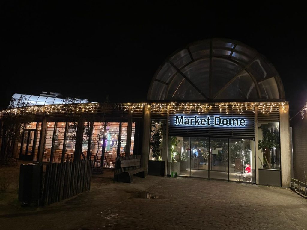 market dome in het donker
